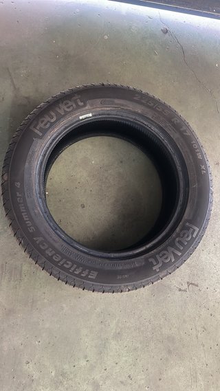 Neumáticos 225/55 R17 101W XL Nuevos