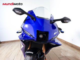 YAMAHA R9