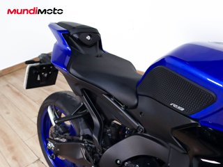 YAMAHA R9