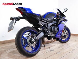 YAMAHA R9