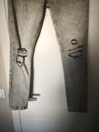 Vaqueros Bershka, Talla 38 Rotos Grises