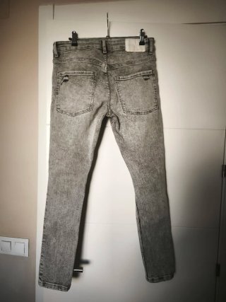 Vaqueros Bershka, Talla 38 Rotos Grises