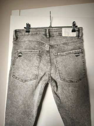 Vaqueros Bershka, Talla 38 Rotos Grises