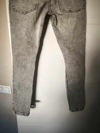 Vaqueros Bershka, Talla 38 Rotos Grises
