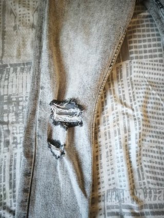 Vaqueros Bershka, Talla 38 Rotos Grises