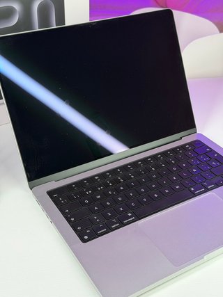 MacBook Pro M5 MAX