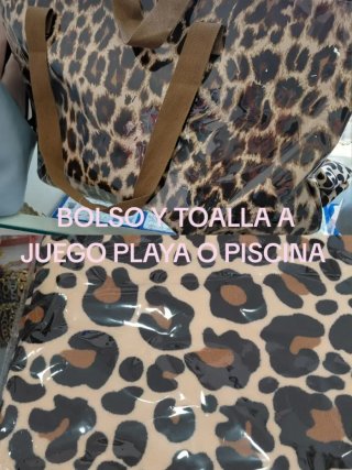 Bolso y toalla a juego estampado leopardo