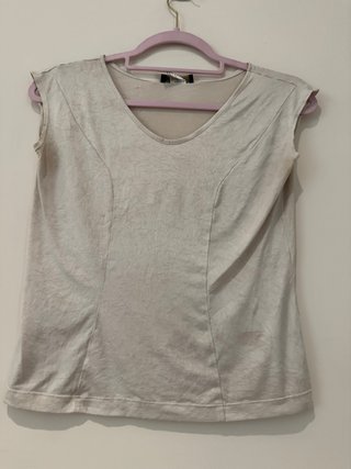 Blusa sin mangas beige efecto arrugado