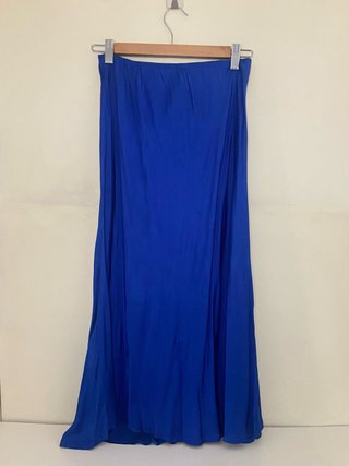 Falda azul eléctrico