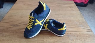 Zapatillas Munich Azul y Amarillo Talla 42
