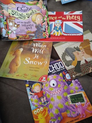 Pack de 5 cuentos infantiles en inglés + 1 libro i