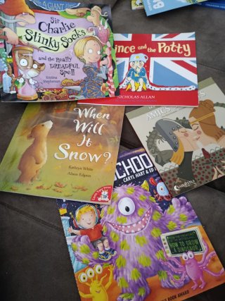 Pack de 5 cuentos infantiles en inglés + 1 libro i