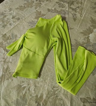Top verde con nudo delantero