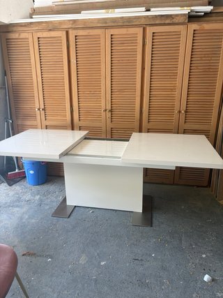 Mesa de comedor blanca extensible