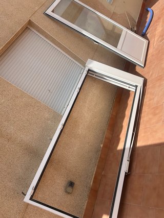 Marco de ventana de aluminio blanco