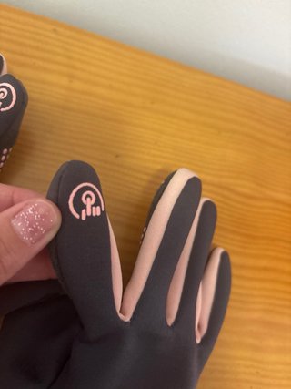 Guantes grises y rosas