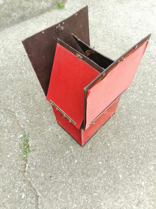 Baule vintage in metallo e plastica