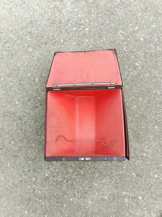 Baule vintage in metallo e plastica