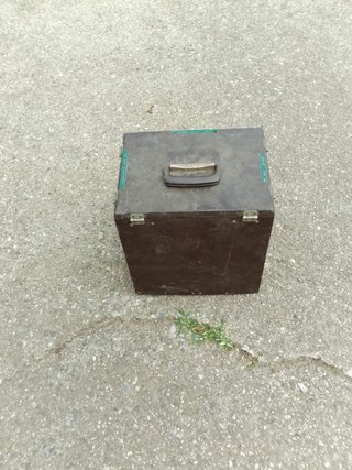 Baule vintage in metallo e plastica