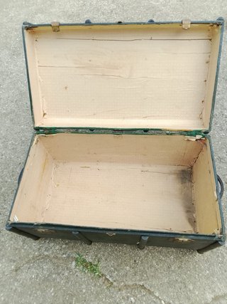 Baule vintage in metallo e plastica