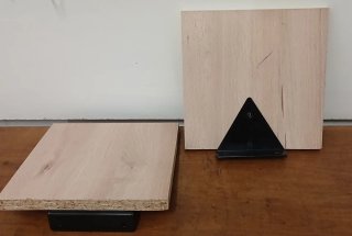2 Estantes de madera con soporte negro