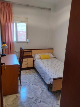 Alquilo habitación en piso compartido. 360€