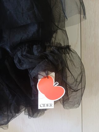 Vestido negro largo de tul con encaje