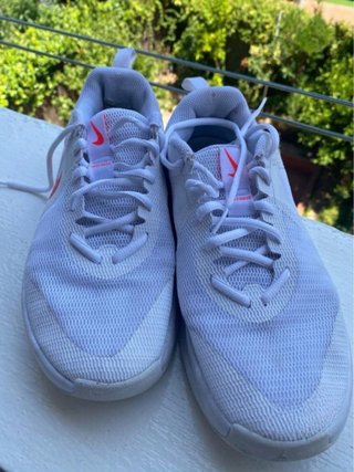 Zapatillas Nike Blancas y Rojas