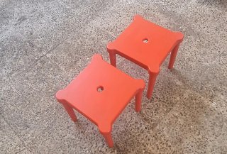 2 taburetes infantiles IKEA UTTER rojos