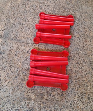 2 taburetes infantiles IKEA UTTER rojos