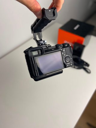 Sony a6700 + lente KIT 16-50mm COMO NUEVA