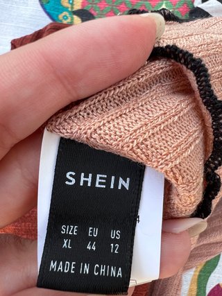 Top asimétrico canalé Shein beige y marrón