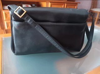 Bolso Bandolera Negro con Compartimentos