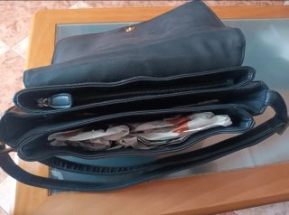 Bolso Bandolera Negro con Compartimentos