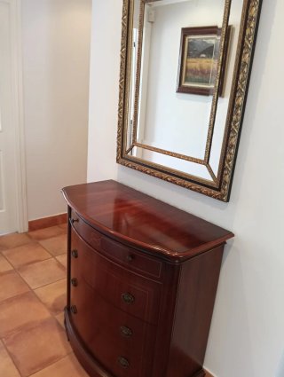 Cajonera de madera estilo clásico