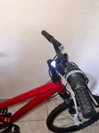 Bicicleta infantil roja (negociable)