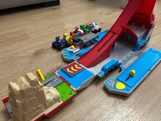 Camión Transportador Patrulla Canina
