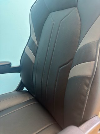 Silla gaming con ruedas y arco lumbar