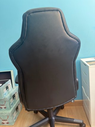 Silla gaming con ruedas y arco lumbar