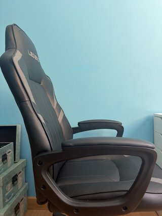 Silla gaming con ruedas y arco lumbar