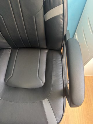 Silla gaming con ruedas y arco lumbar