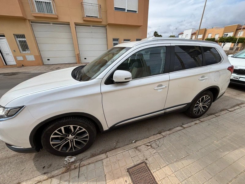 Mitsubishi Outlander 2018 - foto 1
