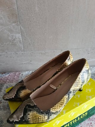 Zapatos de tacón imitación piel serpiente