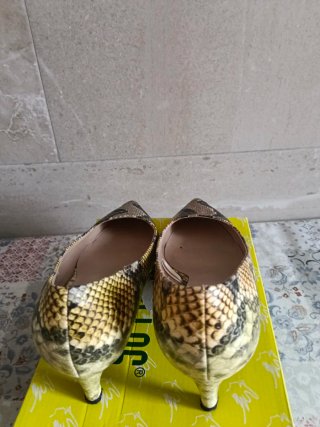 Zapatos de tacón imitación piel serpiente