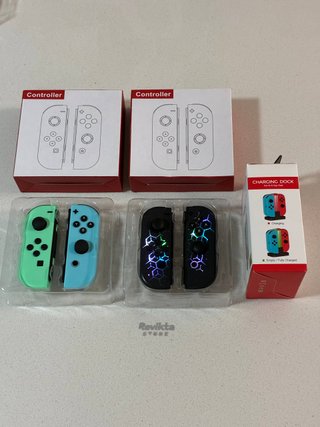 4 Controller Joy-Con Nintendo Switch + Dock di Ricarica
