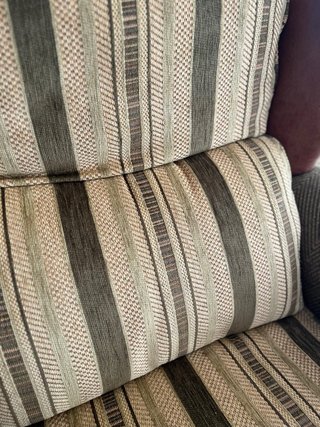 Poltrona reclinabile e pouf in stile rustico