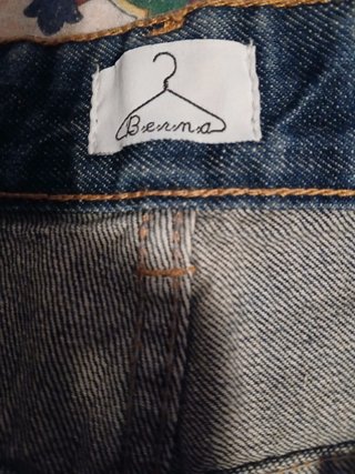 Jeans pinocchietto Berna con borchie e strappi -