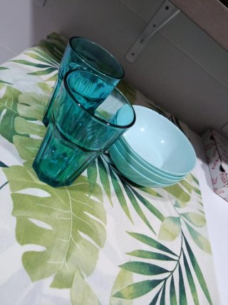 Set de 4 cuencos turquesa y cuatro vasos