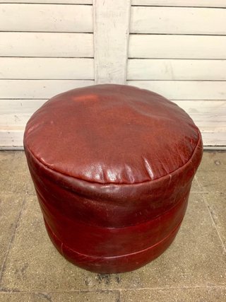 Pouf in pelle vintage. Prezzo per unità.