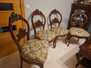 Sofá antiguo con 4 sillas